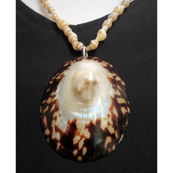 Vintage Limpet and Natural Seashells Statement Necklace - Picture 2 of 6
